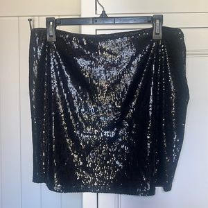 White House Black Market. Black Sequin Mini Skirt. Size medium.  NWT. Y2K